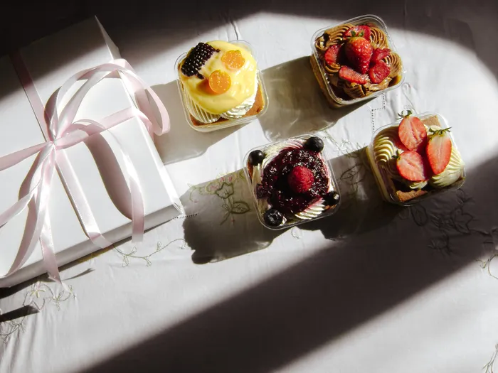 Box dolce con assortimento di mini dolci artigianali